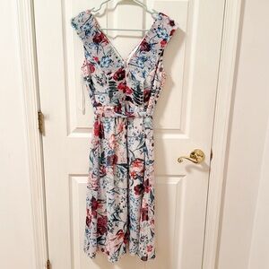 Little Mistress floral‎ knee length dress